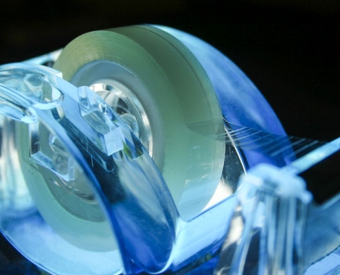 Physicists Finally Reveal Why Sticky Tape ‘Screams’ When You Peel It : ScienceAlert Physicists Finally Reveal Why Sticky Tape ‘Screams’ When You Peel It : ScienceAlert