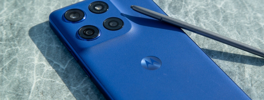 This ‘surprising’ Motorola phone comes with a built-in stylus — and AT&T wants to give you one for free