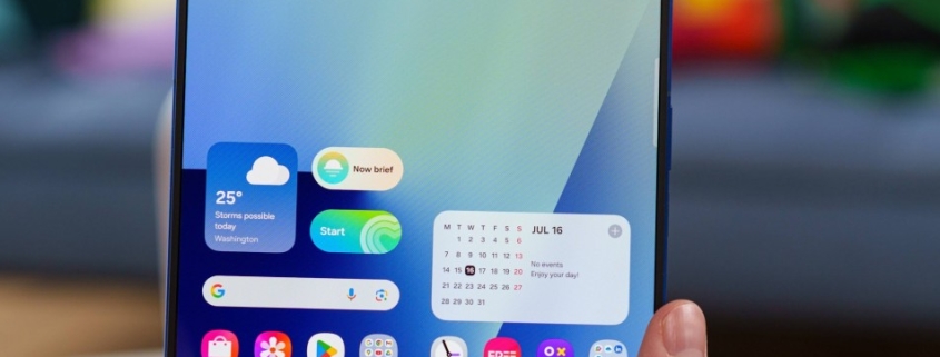 Samsung’s wide foldable might be coming this year Samsung’s wide foldable might be coming this year
