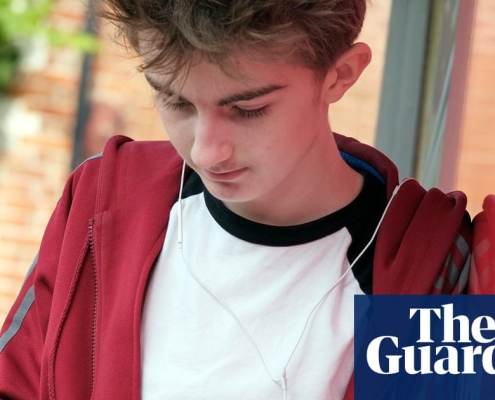 Hundreds of UK teenagers to pilot social media bans and restrictions | Social media ban