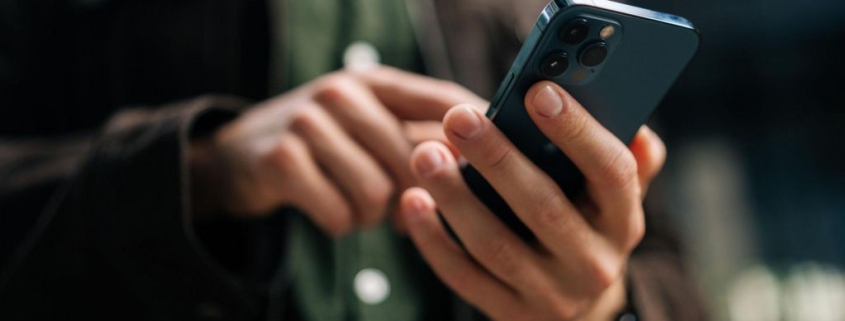 Ad for AI editing app which said it could 'remove anything' banned