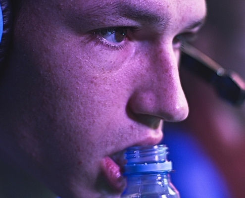 A Simple Drink Choice Helps Gamers Stay Focused For Hours, Study Finds : ScienceAlert