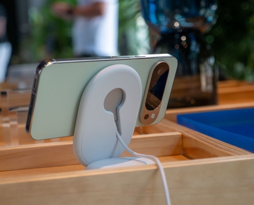 Google Store’s new Pixel charging dock does one thing most 3-in-1 chargers don’t