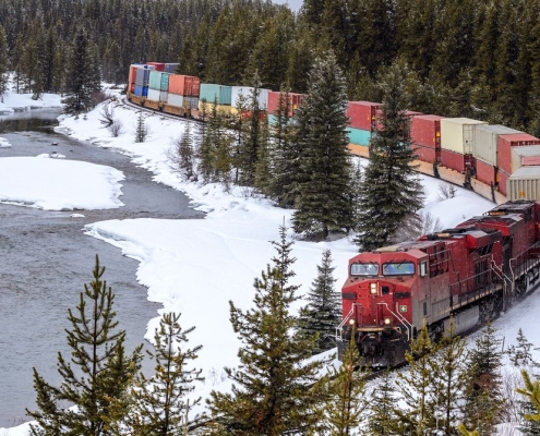 How Can a Locomotive Pull a Long Train That’s Much Heavier?