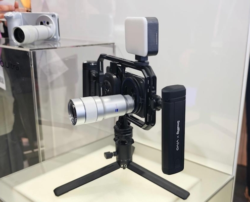 Vivo’s X300 Ultra goes global and gets a huge 400mm Zeiss telephoto lens