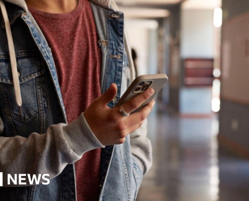 Consultation on social media ban for under-16s to begin