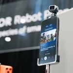 This gimbal-stabilized camera phone is the most bizarre thing I’ve seen at MWC so far