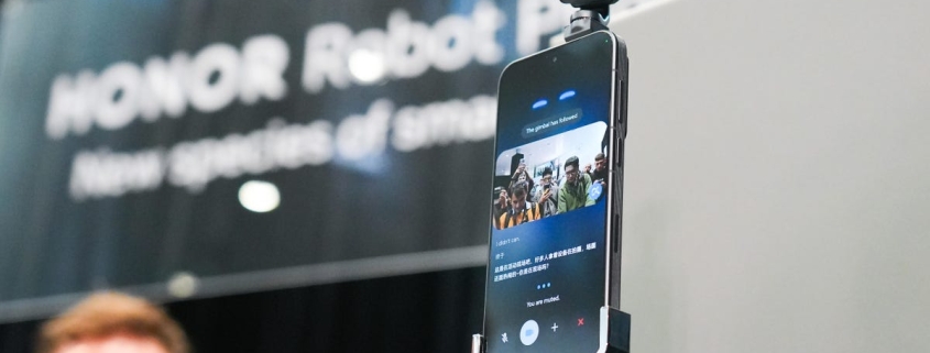 This gimbal-stabilized camera phone is the most bizarre thing I’ve seen at MWC so far This gimbal-stabilized camera phone is the most bizarre thing I’ve seen at MWC so far