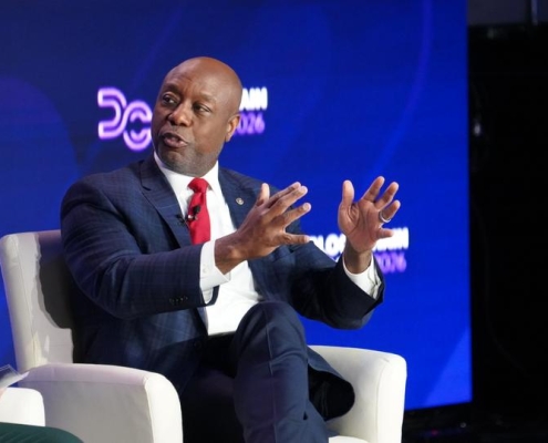 Senate is making progress on market structure bill, Banking panel head says