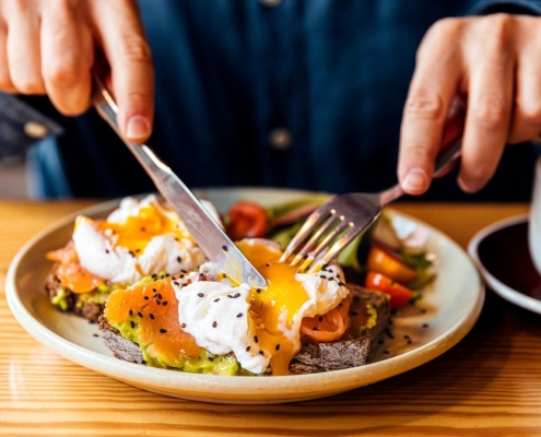 You Can Make Fluffy Poached Eggs in Only 1 Minute. Just Use Your Microwave