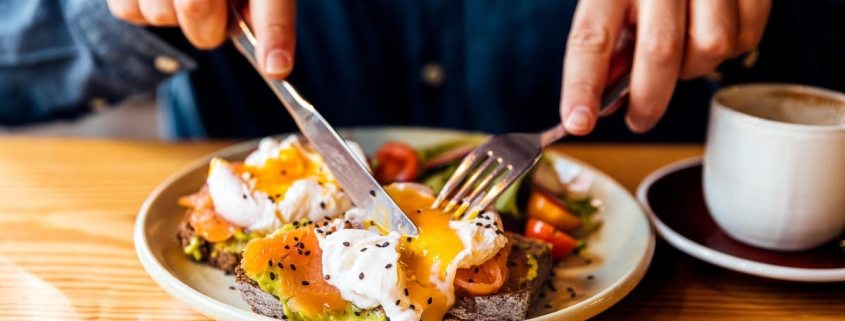 You Can Make Fluffy Poached Eggs in Only 1 Minute. Just Use Your Microwave