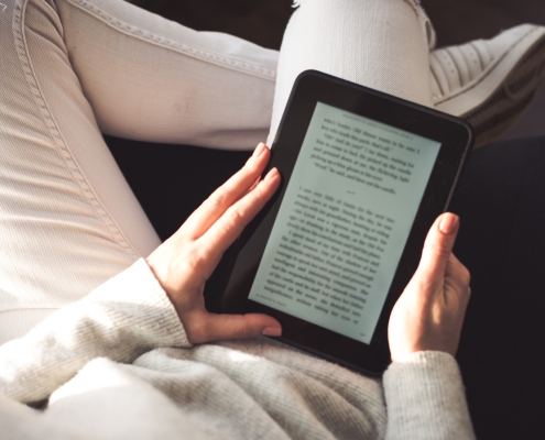 5 E-Readers On Amazon That Users Swear By 5 E-Readers On Amazon That Users Swear By