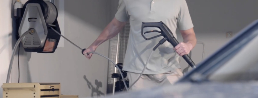 5 Cool Retractable Giraffe Tools To Consider Adding To Your Garage