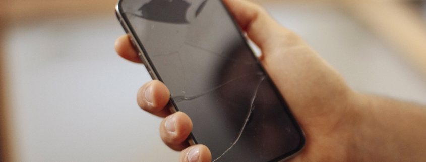 Can You Fix Your Cracked Phone Screen Yourself? Yes, But There Are Risks Can You Fix Your Cracked Phone Screen Yourself? Yes, But There Are Risks