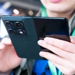 Gorilla Glass Ceramic 3 survives years of drops, starts on Razr Fold