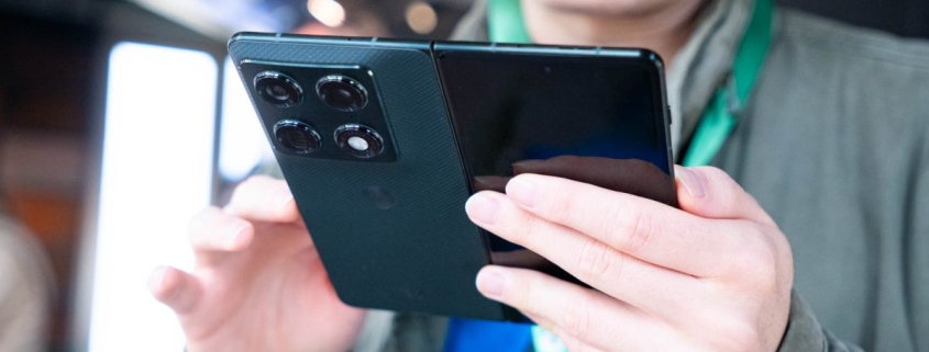 Gorilla Glass Ceramic 3 survives years of drops, starts on Razr Fold