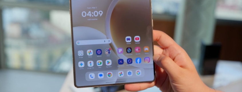 Motorola’s Upcoming Razr Fold Pairs a Massive Battery With a Sleek Design