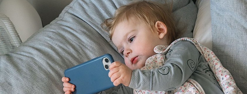 Tech Life – Screen time ‘rewiring our brains’