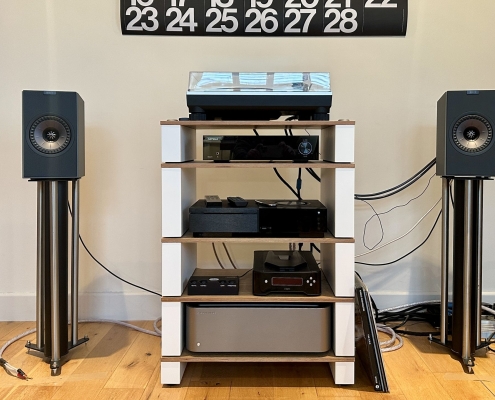 KEF Coda W review: an accomplished active stereo speaker system that struggles at low volume