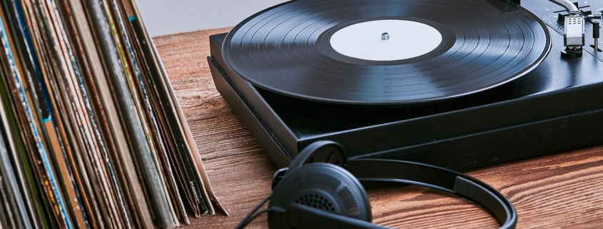 Where to Shop for Vinyl Records Online (2026): Discogs, Bandcamp, Ebay