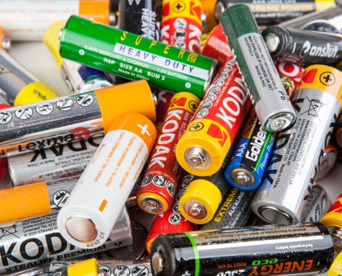 How Many AA Batteries Does It Take To Power A PC? This YouTuber Found The Answer