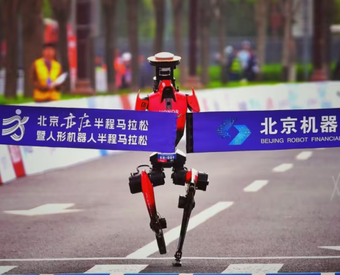 Honor’s humanoid robot breaks human half marathon record in 50min 26sec · TechNode